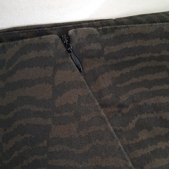 Gap Mini Skirt - Picture 2 of 4